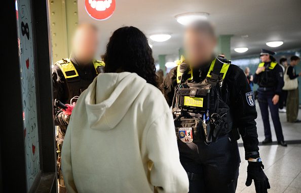 Germany: Federal police impose month-long weapons ban at Berlin train stations