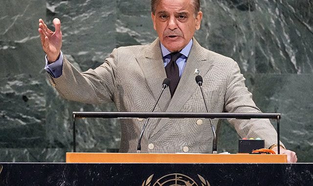 Pakistan PM Praises Trump, Rages Against India and Israel at U.N.