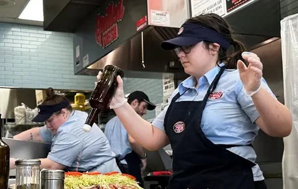 Hourly Minimum Wage to Rise to $17 in NYC