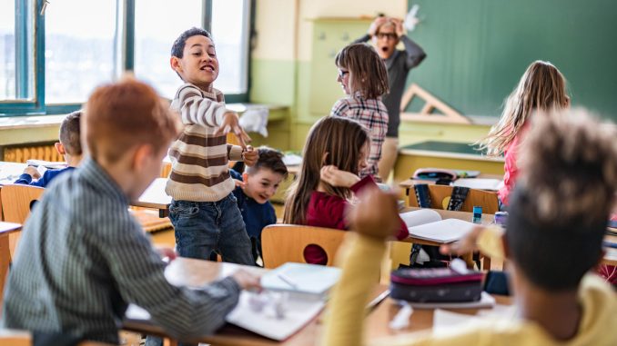 Germany: Over 1,100 teachers sign explosive letter stating many schoolchildren cannot tie their shoes or use toilet paper anymore