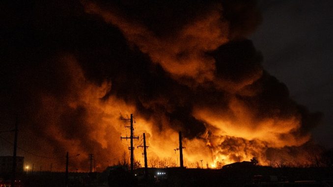 Oil Soars As 2 Oil Tankers Explode In Persian Gulf, Iraq’s Oil Ports Stop Operations 