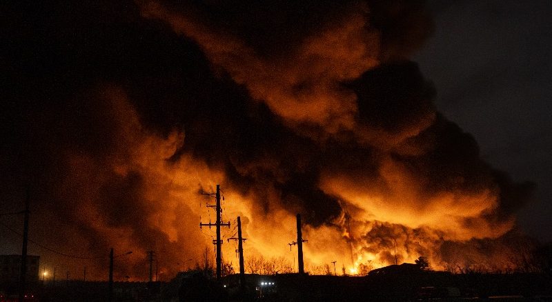 Oil Soars As 2 Oil Tankers Explode In Persian Gulf, Iraq’s Oil Ports Stop Operations 