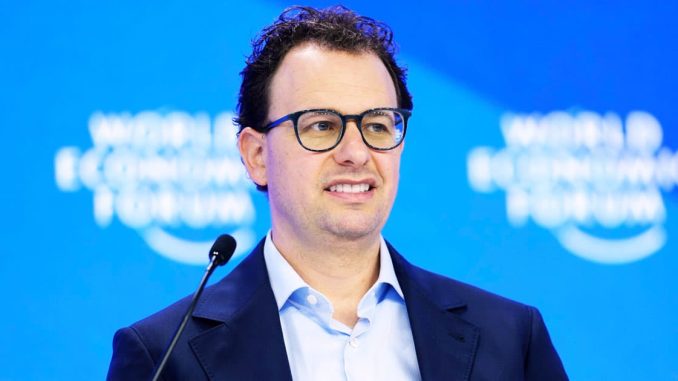 Feds Sound Alarm Over Warning That Anthropic ‘Mythos’ AI Can Hack ‘Every Major Operating System’