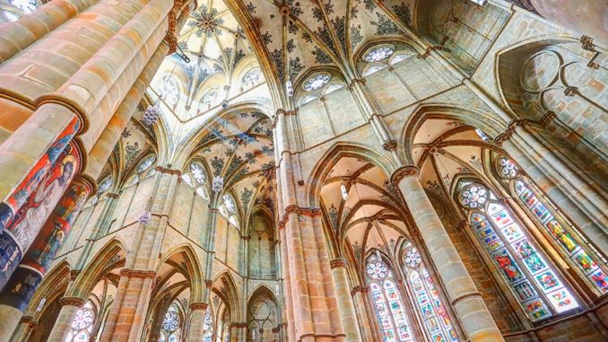 Germany, France lead Europe in anti-Christian hate crimes: Woman stabbed at prayer, church desecrations