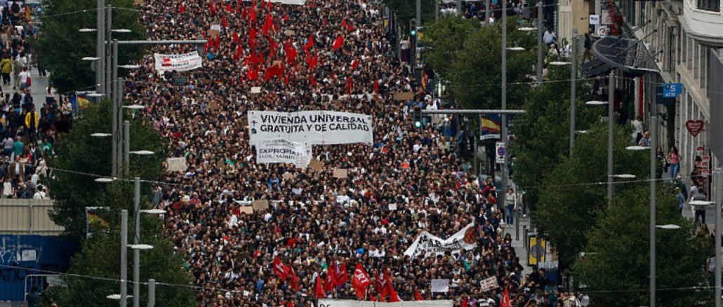 Police fire tear gas as housing protests sweep Spain