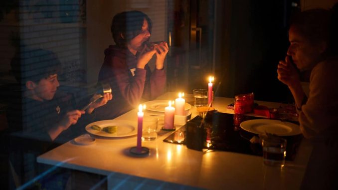 Emergency Federal Power Grid Order Issued as 13 States Face Blackouts